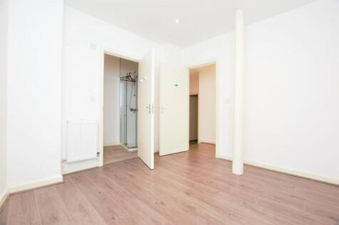 Master Bedroom (2)