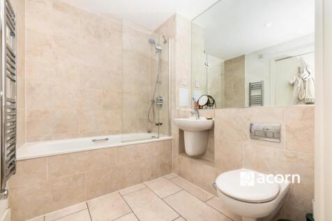 En-Suite (Bedroom 1)