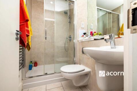 En-suite (Bedroom 2)