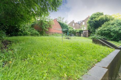 2 Braeside Court-13