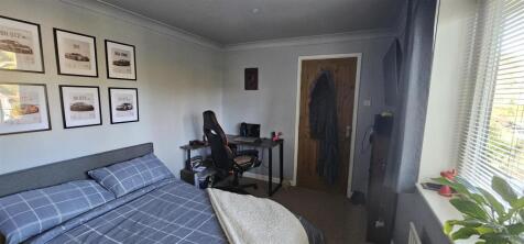 Bedroom 4a.jpg