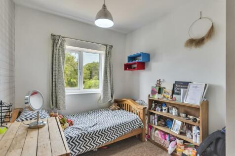 Bedroom c.jpg
