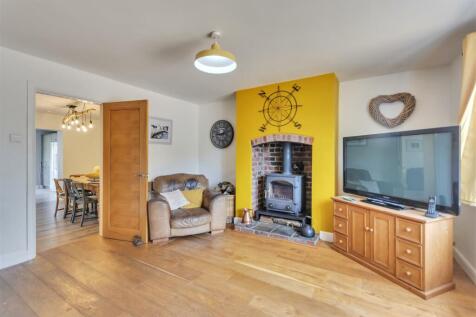 Living Room 1.jpg