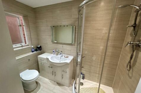 ensuite.JPG