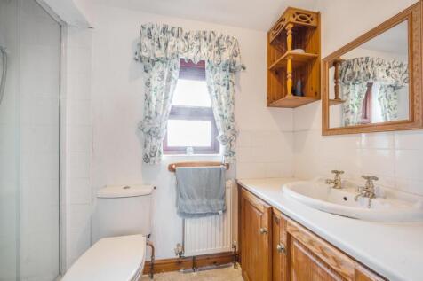 ensuite.jpg