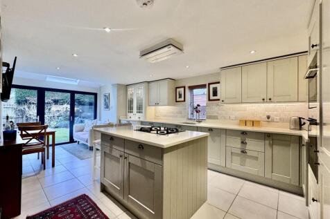 Kitchen 1.jpg