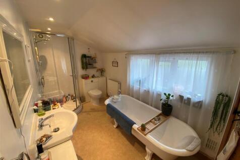 Bathroom.jpg