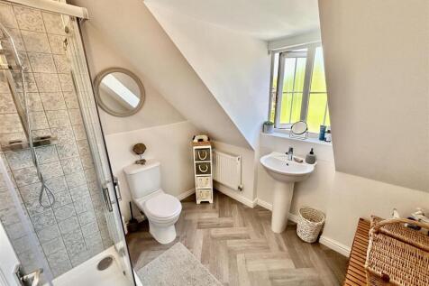 ensuite.JPG