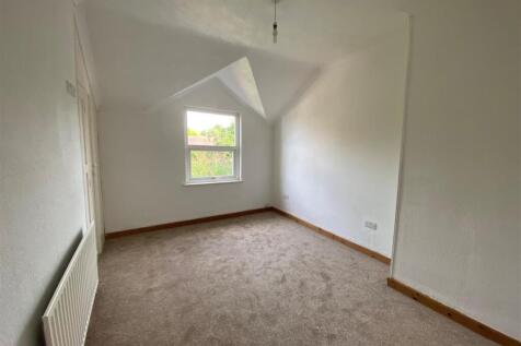 Front bedroom..jpg