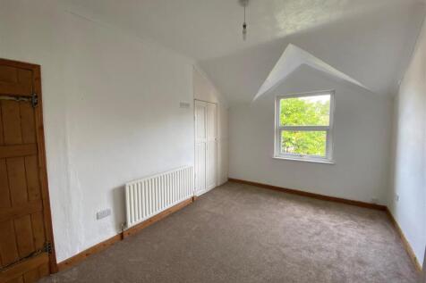 Front bedroom jpg.jpg