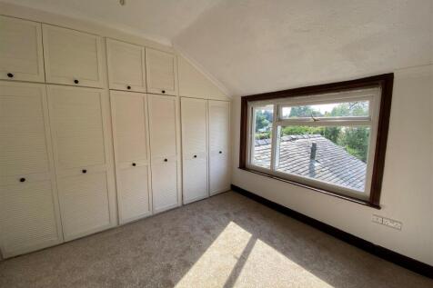 Rear bedroom..jpg