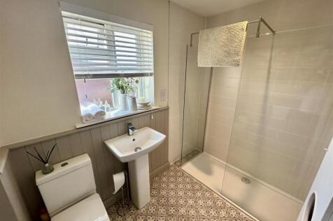ensuite.JPG