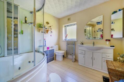 ensuite1.jpg