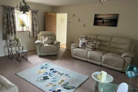 Living room..jpg