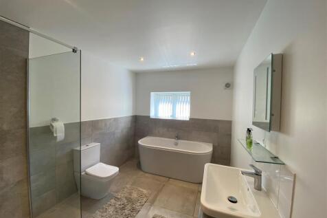 Downstairs bathroom.jpg