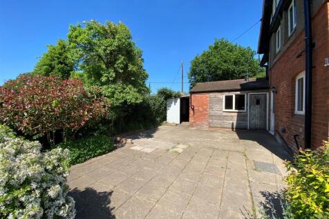 Rear patio area.jpg