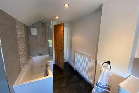 Bathroom..jpg