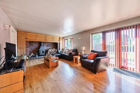 Living Room 2.jpg