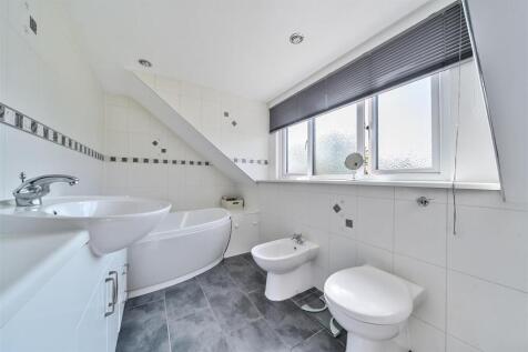 Bathroom (2).jpg