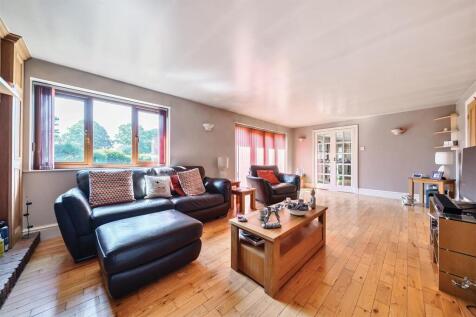 Living Room 3.jpg