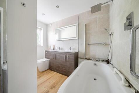 ensuite1.jpg