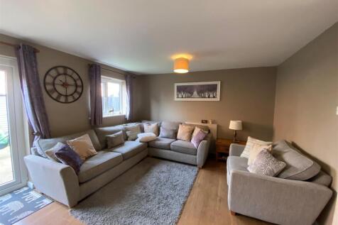 Living room..jpg