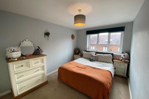 Bed 1.jpg