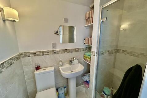 ensuite1.JPG