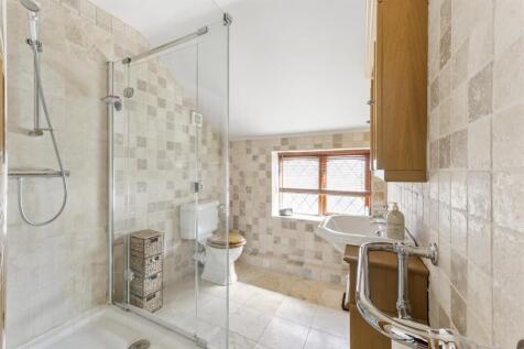 ensuite1.jpg