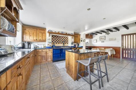 Kitchen .2.jpg