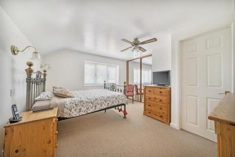 Bedroom 1.jpg