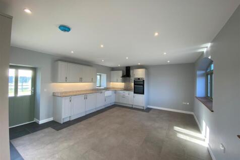 Kitchen 2.jpg