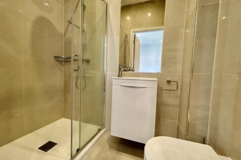 ensuite2.JPG