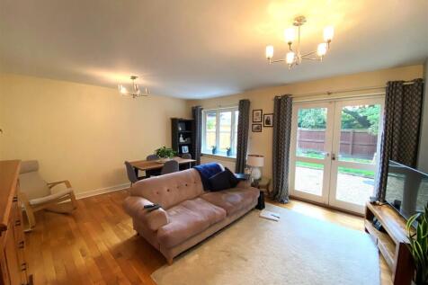 Living room..jpg
