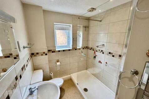 ensuite.JPG