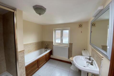Bathroom..jpg