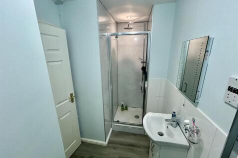 ensuite.JPG
