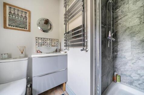 ensuite.jpg
