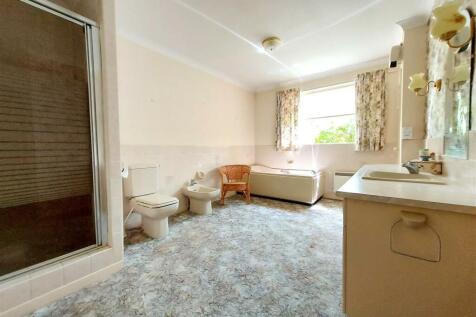 Jack &amp; Jill Bathroom