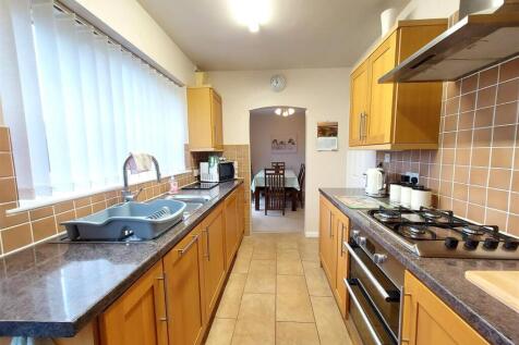 Kitchen Through to Dining Room