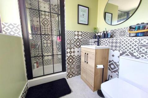 Refitted Ensuite Shower Room