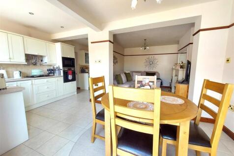 Open Plan Family Kitcen