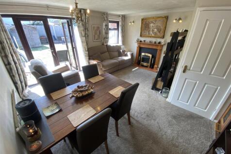 Open Plan Lounge / Diner