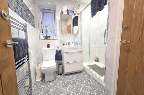 Jack &amp; Jill Shower Room