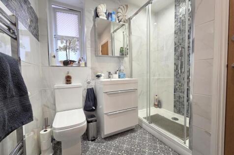 Jack &amp; Jill Shower Room