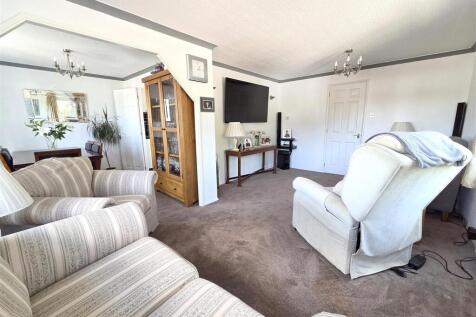 Living Room &amp; Dining Room