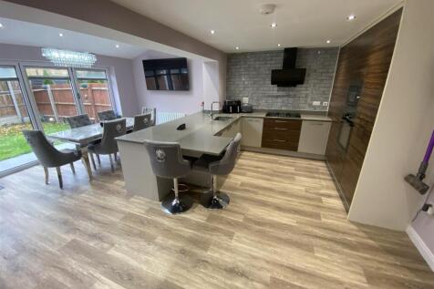 Open Plan Kitchen &amp; Living Area