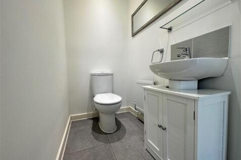 Cloakroom/wc