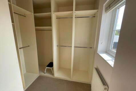 WALK IN WARDROBE