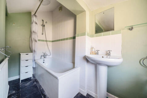 Bathroom (G/F)